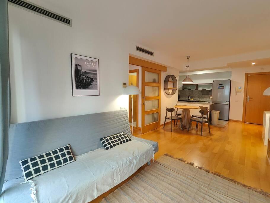 Cozy Apartment Forum Beach Сан-Адриан-де-Бесос Экстерьер фото