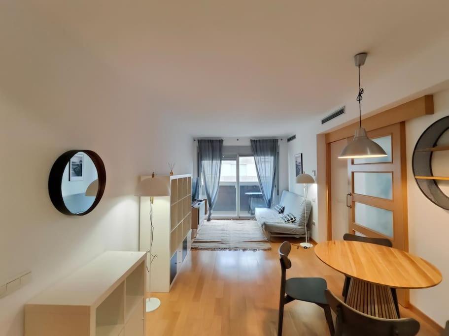 Cozy Apartment Forum Beach Сан-Адриан-де-Бесос Экстерьер фото